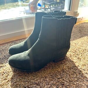 Sorel Lolla Chelsea Women’s pull-on booties